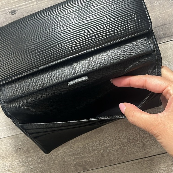 LOUIS VUITTON Black Epi Leather Porte Tresor Wallet - Picture 6 of 12